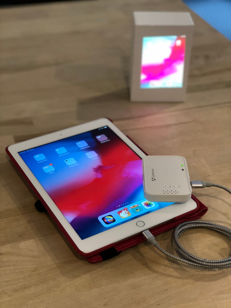 Connectez l'iPad au projecteur à l'aide d'un seul câble
