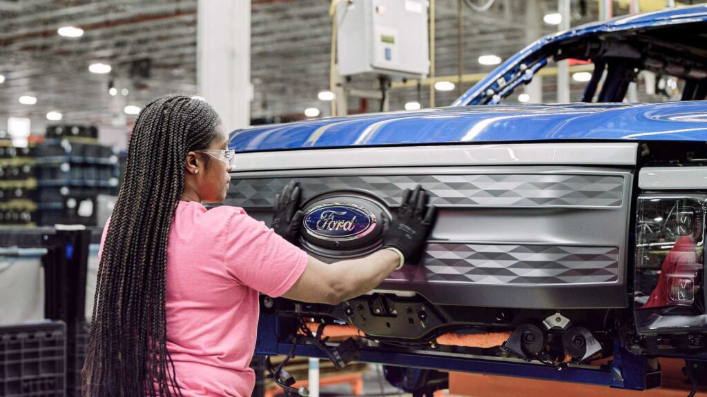 Ford: 8 000 suppressions d’emplois potentielles d’ici la fin de l’été