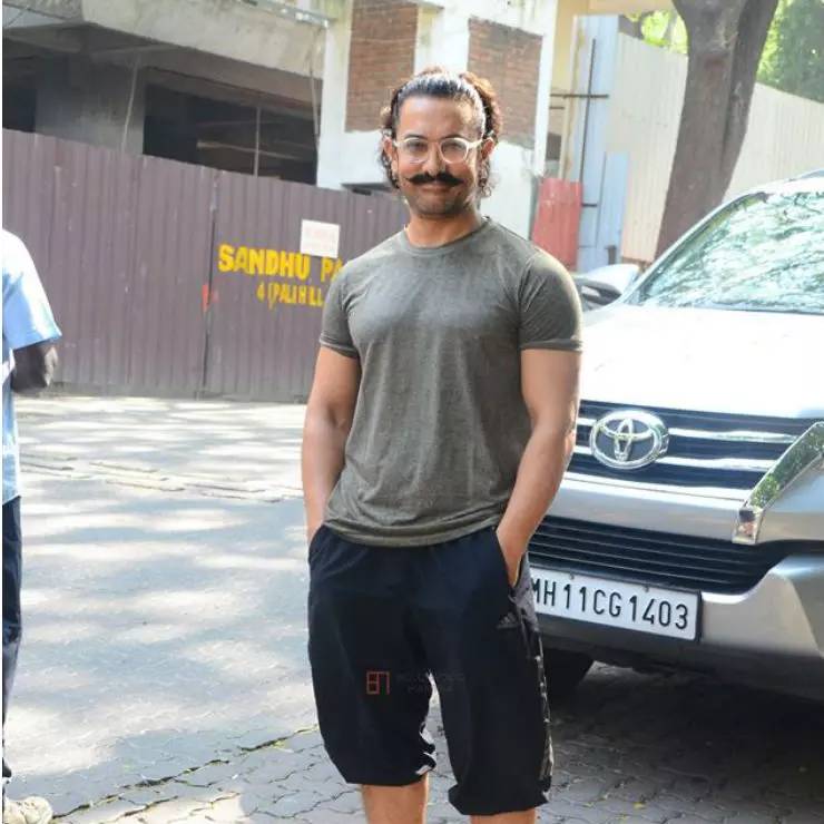 Collection de voitures de l'acteur et superstar Lal Singh Chadha Aamir Khan : Toyota Vellfire à Bentley Continental