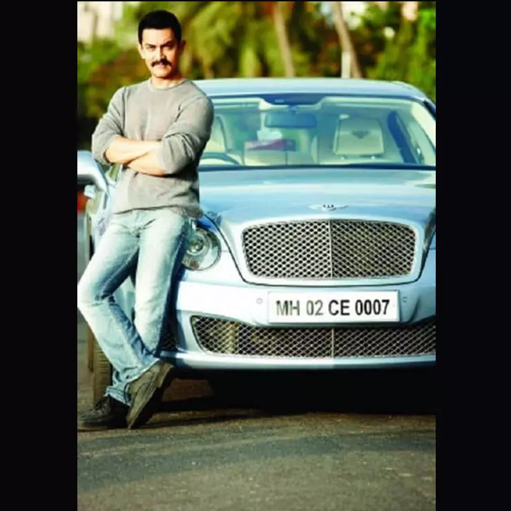 Collection de voitures de l'acteur et superstar Lal Singh Chadha Aamir Khan : Toyota Vellfire à Bentley Continental