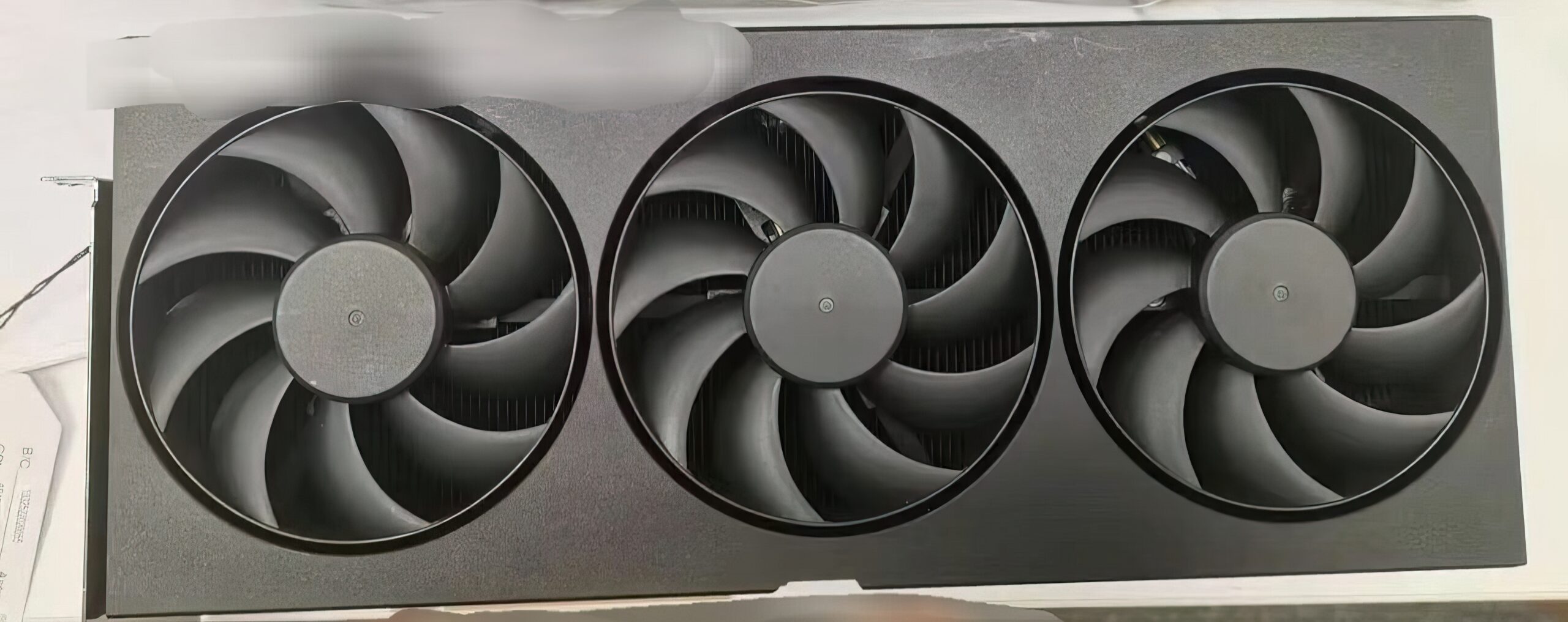 NVIDIA RTX 4090 Ti : GPU AD102 complet, 600W, triple ventilateur (Fuites)