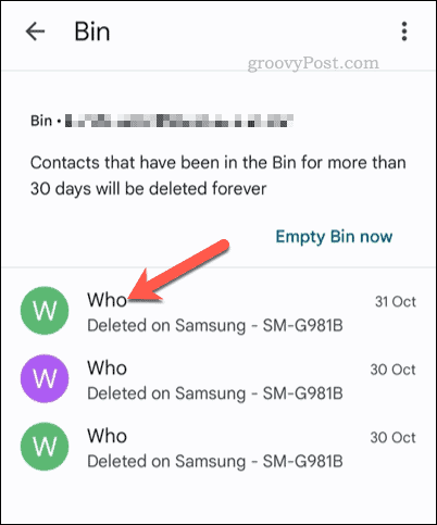 Sélectionnez un contact supprimé dans l'application Google Contacts