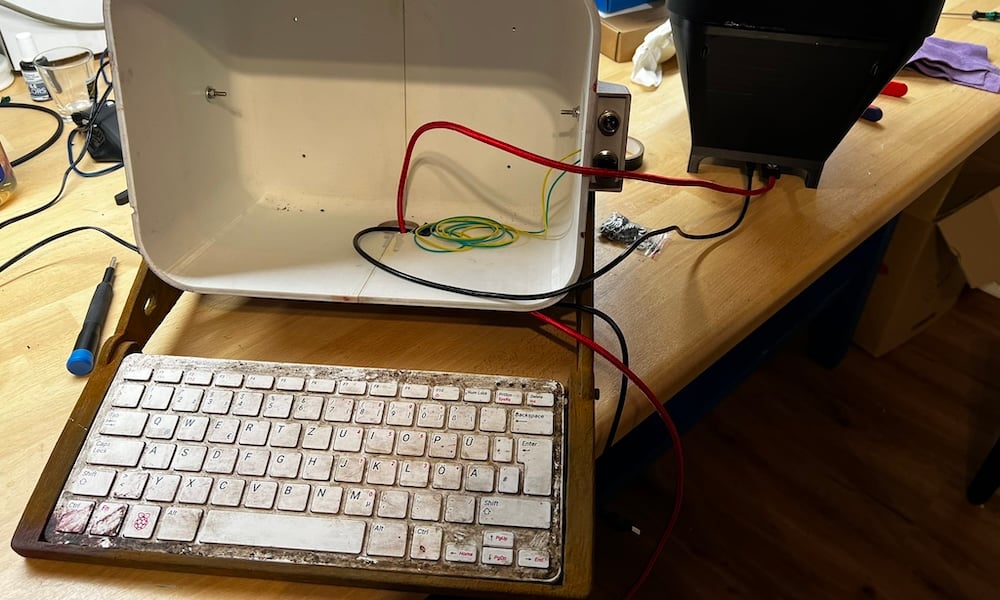 DIY Fallout Vault-Tec Home Automation Terminal with Raspberry Pi